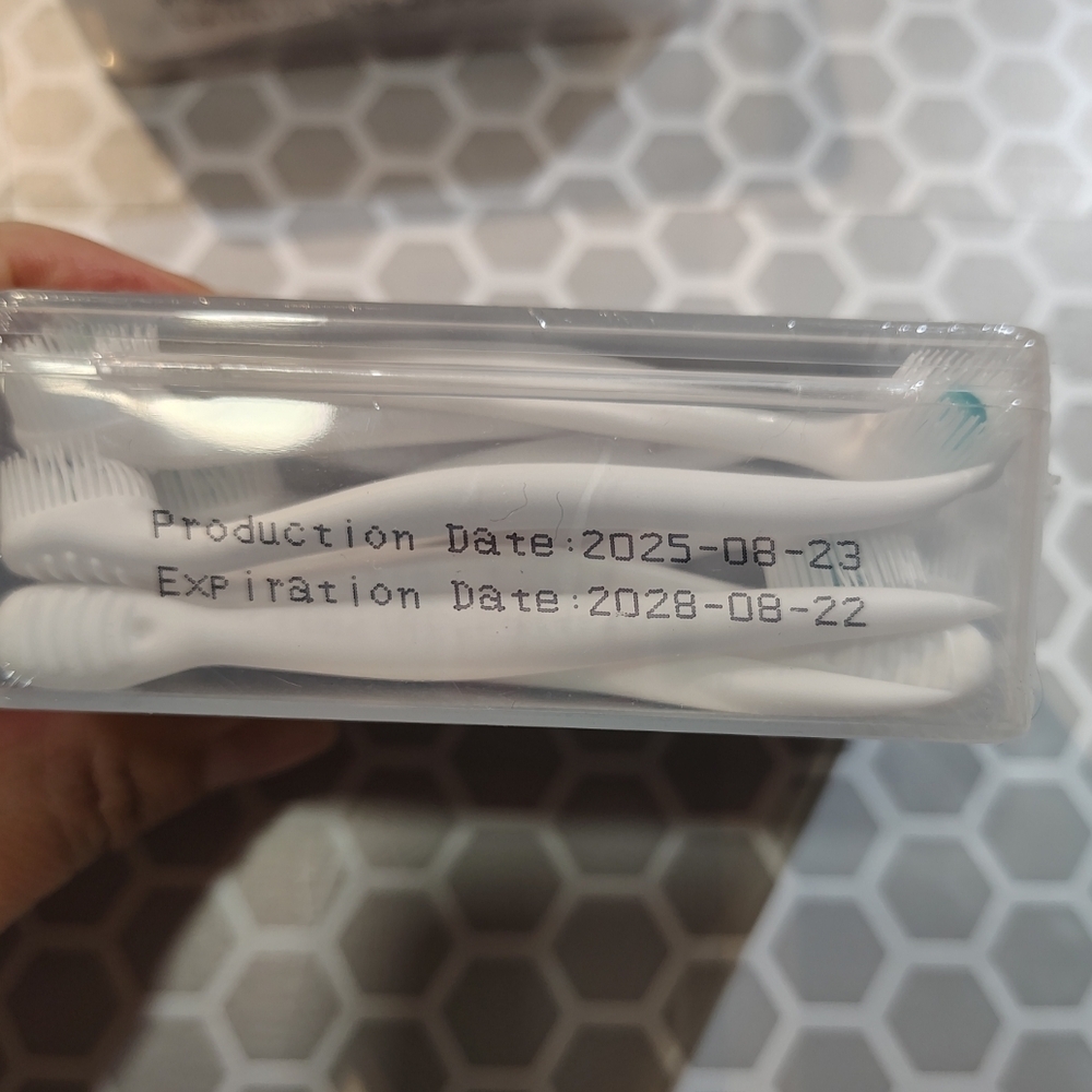 Mini Brushes With Mint Toothpaste (24) - Picture 9 of 9